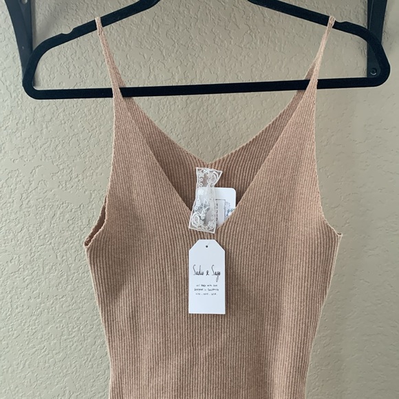 Boutique Sadie & Sage Taupe Bodycon Midi Dress - Picture 4 of 9